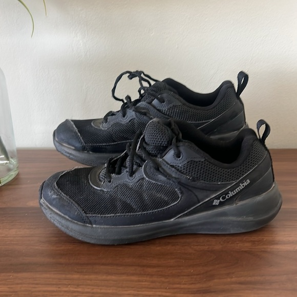 Columbia Youth Black Athletic Shoes Size 4 - Picture 4 of 7